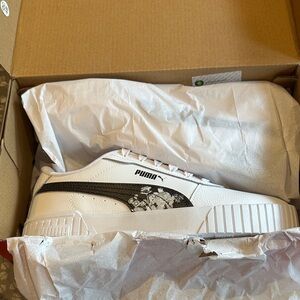 NWT Puma Carina 2.0 Botanicals White and Black Graphic Sneakers size 8.5